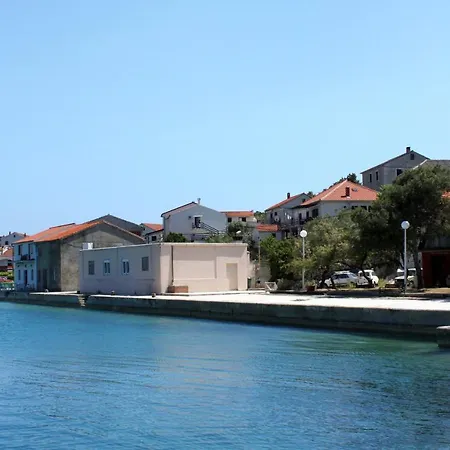 With A Parking Space Mali Iz Lejlighed Veli Iž