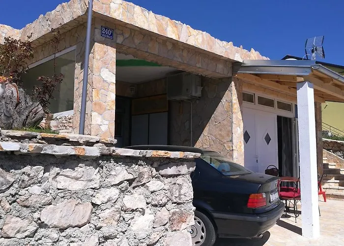 Апартаменты With A Parking Space Mali Iz Вели-Иж