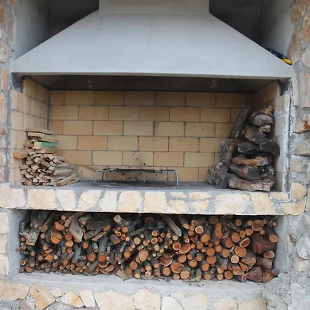 With A Parking Space Mali Iz * Veli Iž