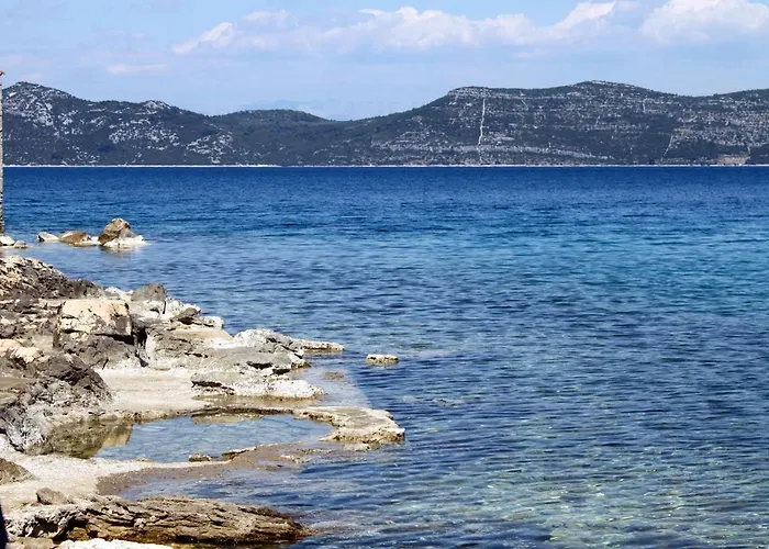 With A Parking Space Mali Iz *