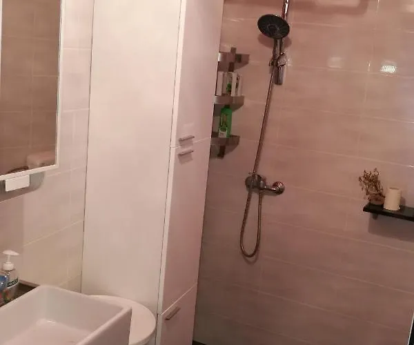 With A Parking Space Mali Iz Апартаменты Вели-Иж