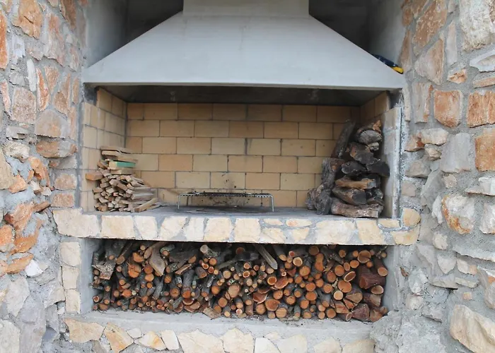 With A Parking Space Mali Iz * Вели-Иж