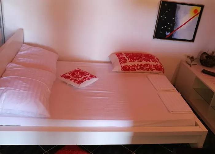 With A Parking Space Mali Iz Апартаменты Вели-Иж