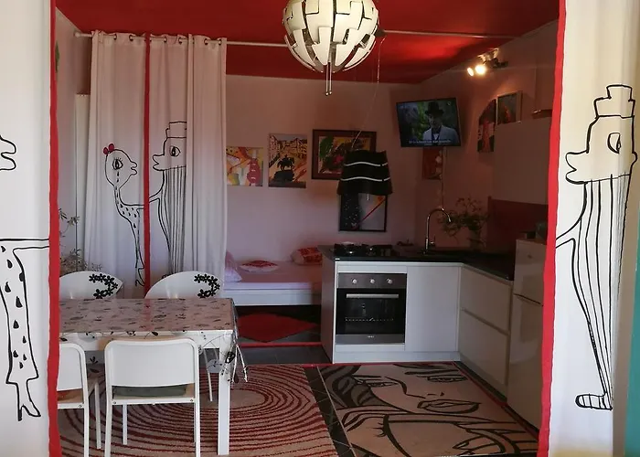 With A Parking Space Mali Iz Апартаменты