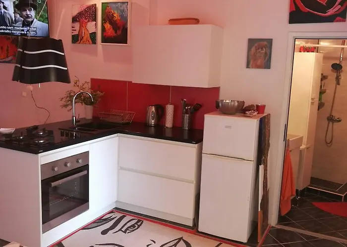 With A Parking Space Mali Iz * Вели-Иж